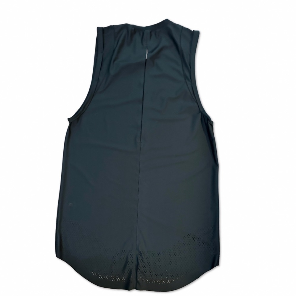 Lululemon Sleeveless Waves Black Dress. Tag torn off Size 6